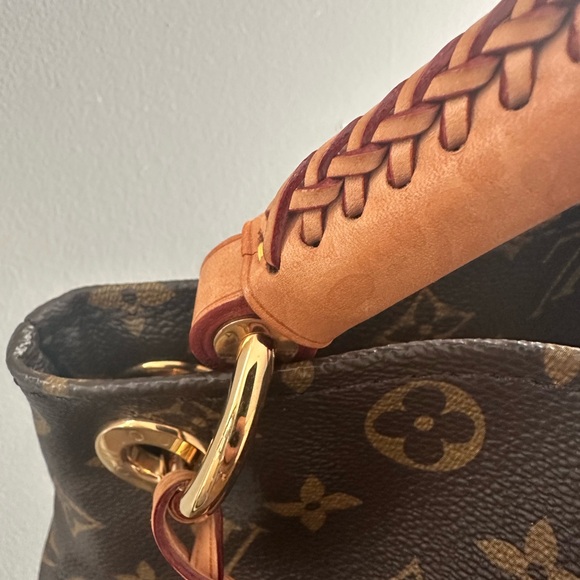 Louis Vuitton Artsy MM Monogram Brown Tote Bag - Picture 5 of 15